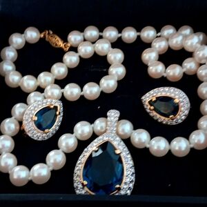 Swarovski Pearl Necklace with Blue & clear Swarovski crystal Pendant & earrings